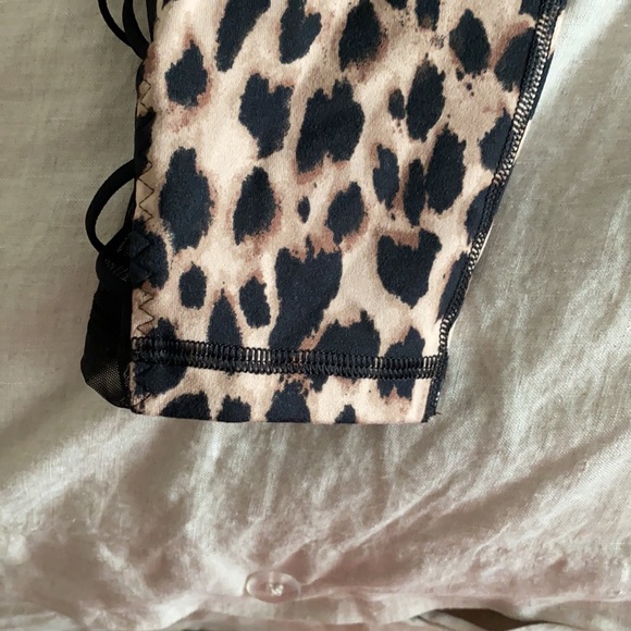 NWOT Victoria’s Secret Sz L Cheetah Leggings - Picture 6 of 7